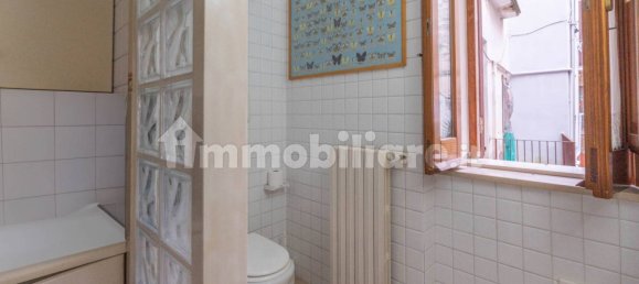 5-salle Bâtiment à Bari, Italy No. 16695 12