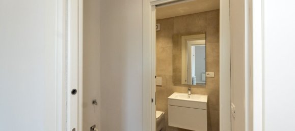 3 bedrooms Apartment in Rome, Italy No. 321562 5