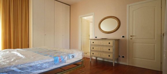 3 rooms Apartment in Parma, Italy No. 276308 25