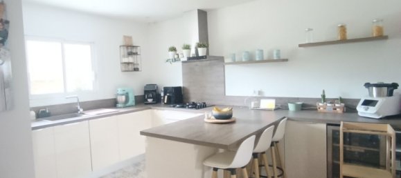 4 bedrooms House in Lesparre-Medoc, France No. 103383 7