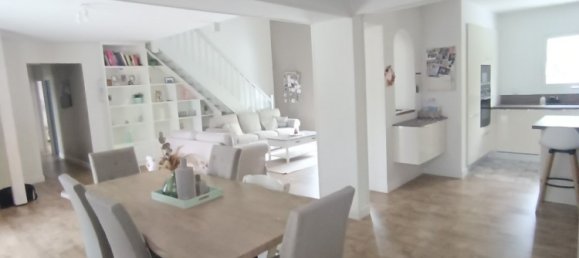 4 bedrooms House in Lesparre-Medoc, France No. 103383 3