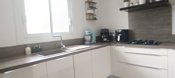 4 bedrooms House in Lesparre-Medoc, France No. 103383 9