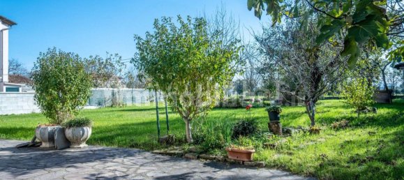5 bedrooms Villa in San Giustino, Italy No. 267174 2