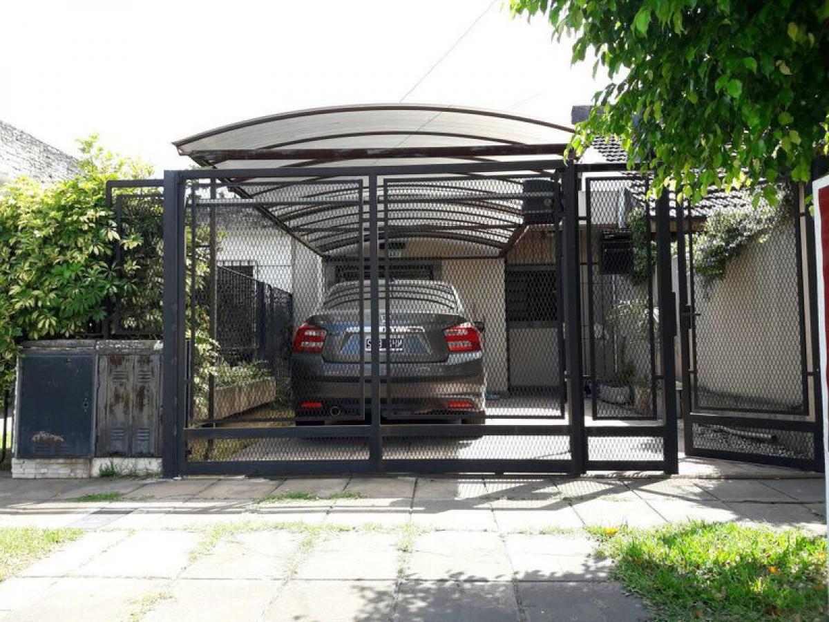 2 bedrooms House in Moron, Argentina No. 934