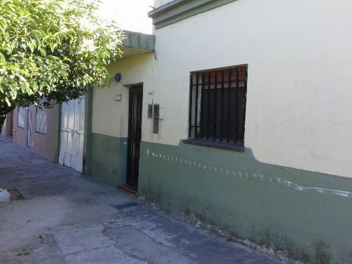 2 bedrooms House in Lanus, Argentina No. 2674