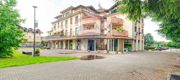 3 rooms Apartment in Cardano al Campo, Italy No. 297047 36