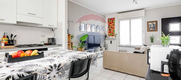 3 rooms Apartment in Cardano al Campo, Italy No. 297047 8