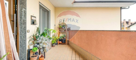 3 rooms Apartment in Cardano al Campo, Italy No. 297047 33