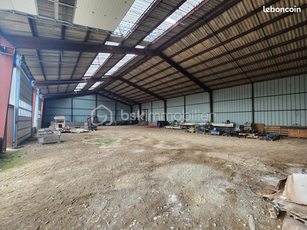 850m² Warehouse in Sens, France No. 267979