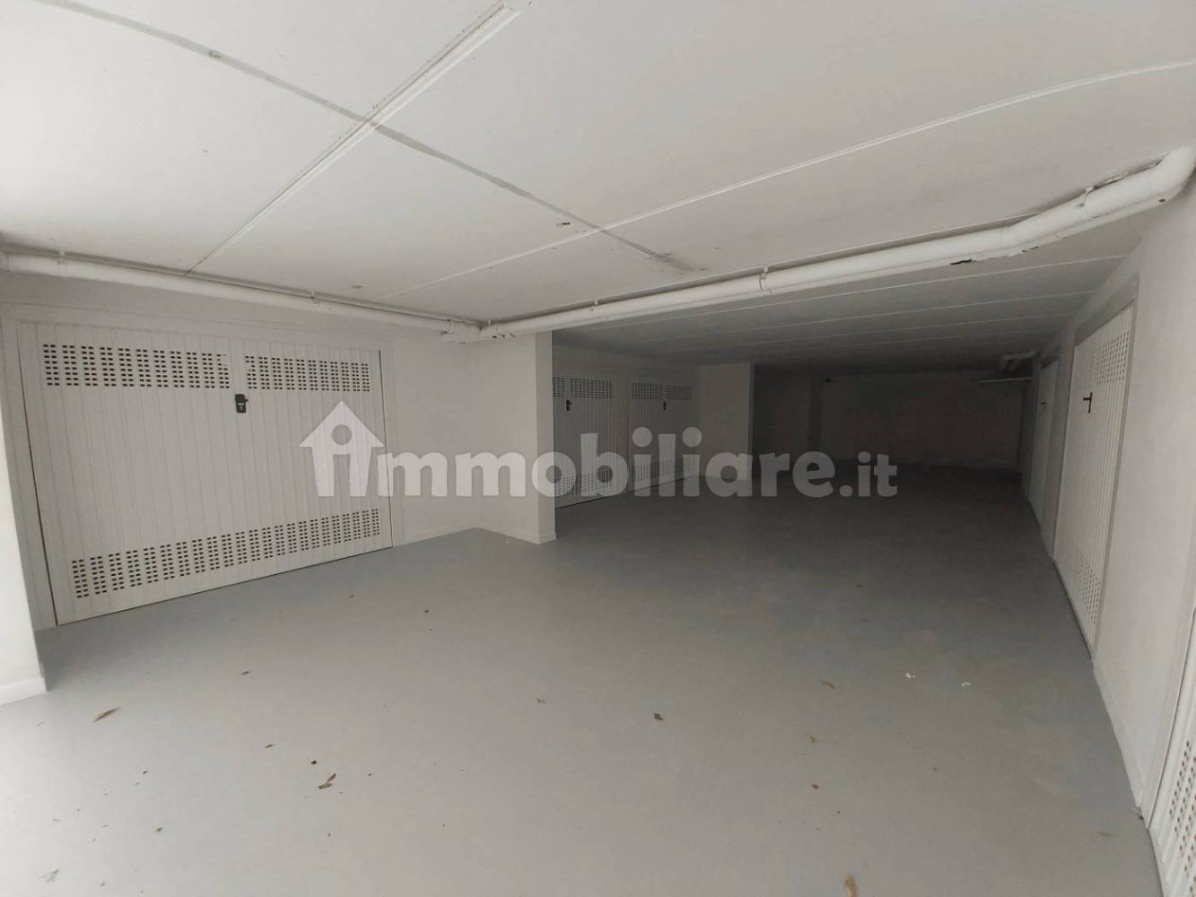  مرآب في Udine, Italy 22متر مربع رقم 112961