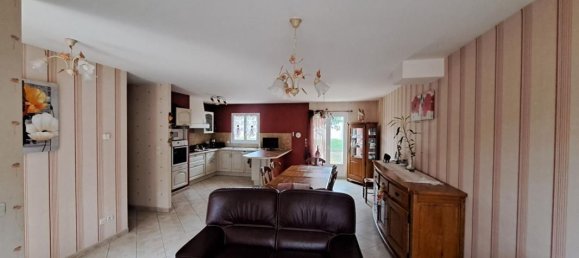 3 Schlafzimmer Haus in La Fleche, France, Nr. 289382 4