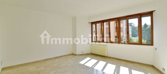 2 Schlafzimmer Wohnung in Monza, Italy, Nr. 349809 4