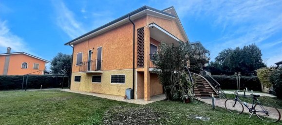 Вилла с 4 спальнями в Куистелло, Италия № 327788 3