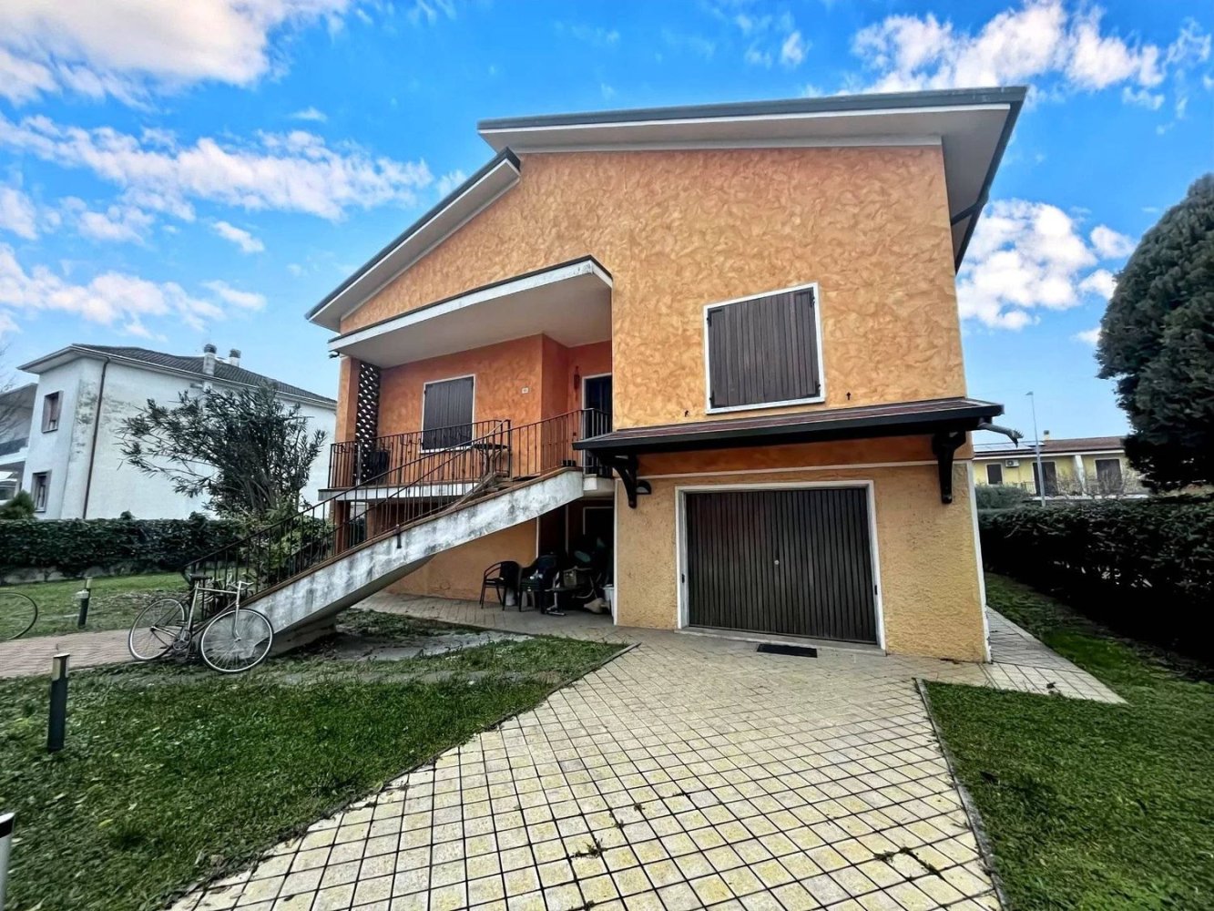 Вилла с 4 спальнями в Куистелло, Италия № 327788