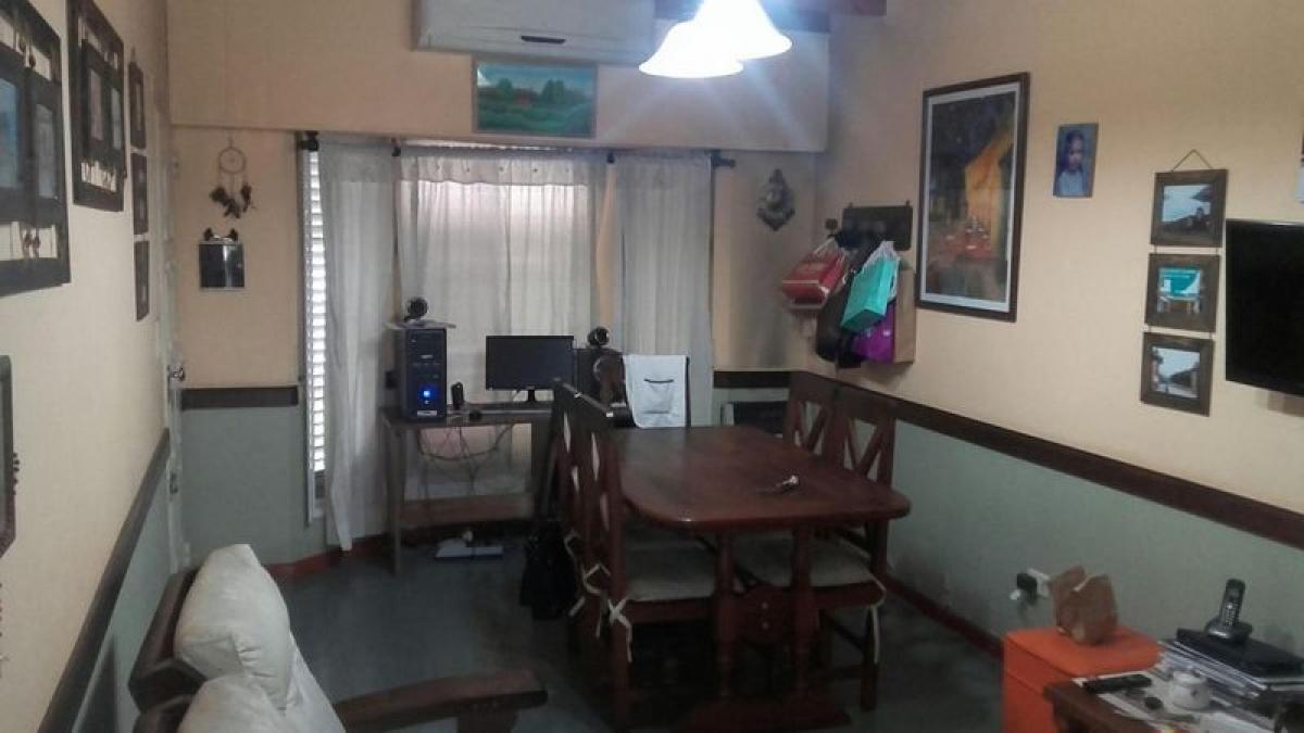 2 bedrooms House in Lanus, Argentina No. 15923