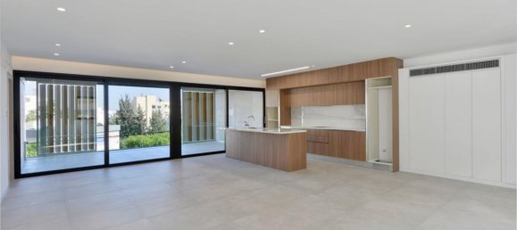 3 bedrooms Apartment in Limassol, Cyprus No. 12766 4