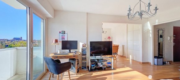 Apartamento de 3 dormitorios en Bourges, France No. 153593 2