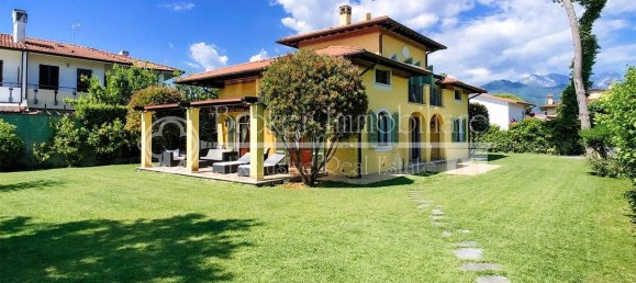 5 bedrooms Villa in Forte dei Marmi, Italy No. 36523 4