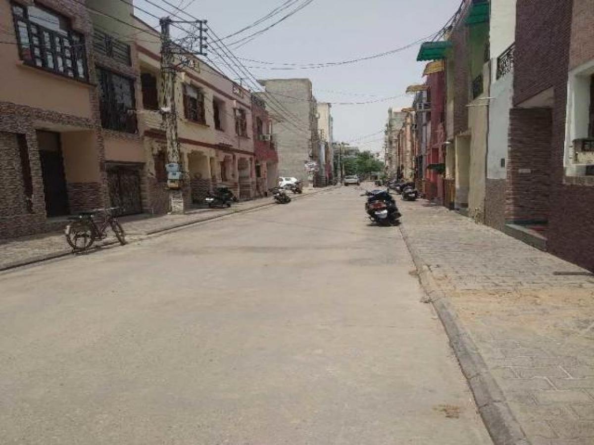 4 bedrooms House in Faridabad, India No. 28977