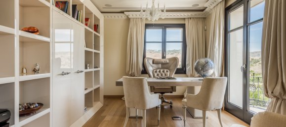 7 bedrooms Villa in Marbella, Spain No. 4681 2