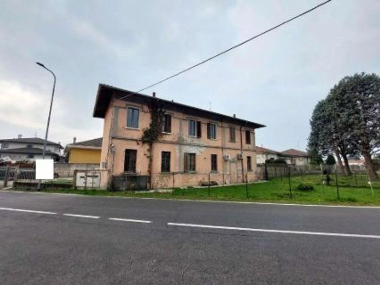 Studio in Magnago, Italy No. 13335