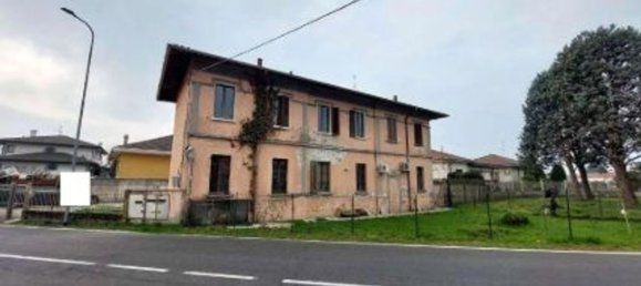 Studio in Magnago, Italy No. 13335 9