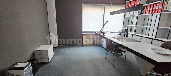 Almacén de 4 habitaciónes en Venegono Inferiore, Italy No. 80353 30