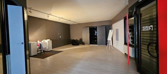 Almacén de 4 habitaciónes en Venegono Inferiore, Italy No. 80353 28