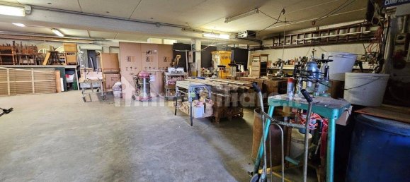 Almacén de 4 habitaciónes en Venegono Inferiore, Italy No. 80353 5