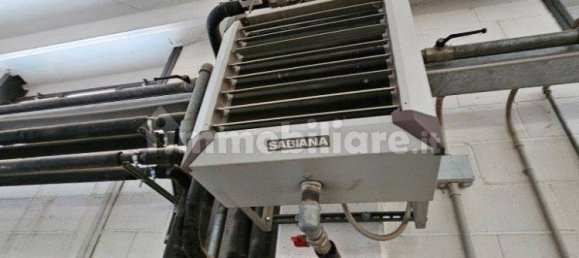 Almacén de 4 habitaciónes en Venegono Inferiore, Italy No. 80353 11