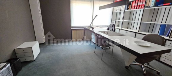 Almacén de 4 habitaciónes en Venegono Inferiore, Italy No. 80353 25