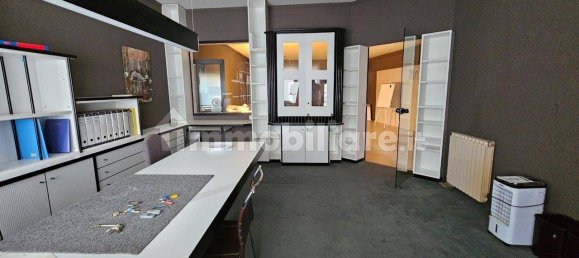 Almacén de 4 habitaciónes en Venegono Inferiore, Italy No. 80353 32