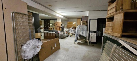 Almacén de 4 habitaciónes en Venegono Inferiore, Italy No. 80353 3