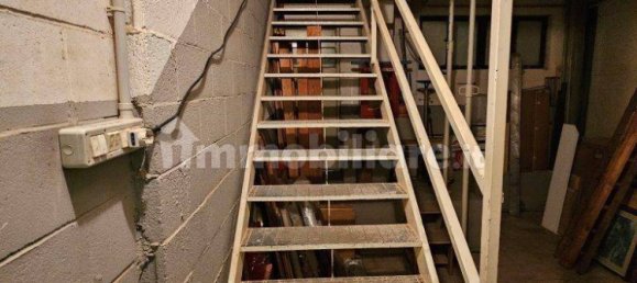 Almacén de 4 habitaciónes en Venegono Inferiore, Italy No. 80353 10