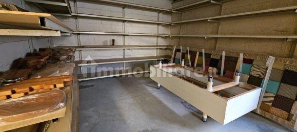 Almacén de 4 habitaciónes en Venegono Inferiore, Italy No. 80353 9