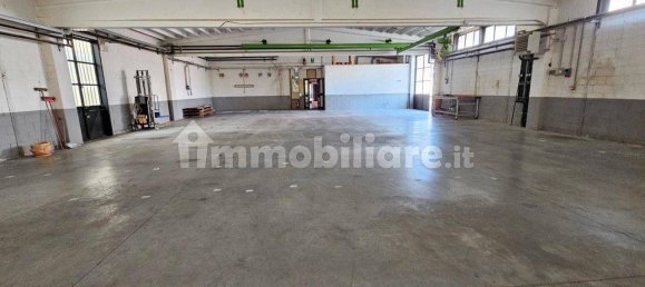 Almacén de 4 habitaciónes en Venegono Inferiore, Italy No. 80353 24