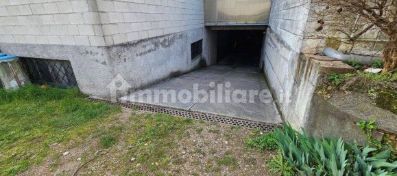 Almacén de 4 habitaciónes en Venegono Inferiore, Italy No. 80353 4