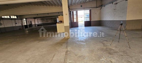 Almacén de 4 habitaciónes en Venegono Inferiore, Italy No. 80353 17