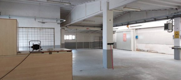 Almacén de 4 habitaciónes en Venegono Inferiore, Italy No. 80353 21