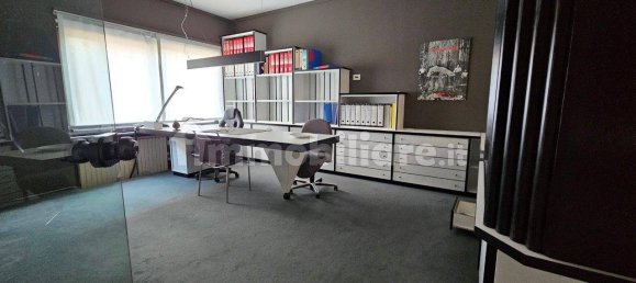 Almacén de 4 habitaciónes en Venegono Inferiore, Italy No. 80353 29