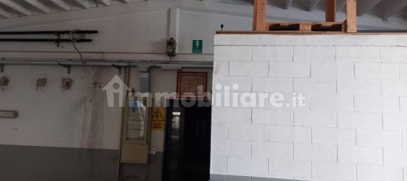 Almacén de 4 habitaciónes en Venegono Inferiore, Italy No. 80353 20