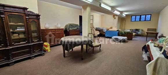 Almacén de 4 habitaciónes en Venegono Inferiore, Italy No. 80353 6