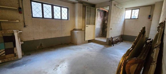 Almacén de 4 habitaciónes en Venegono Inferiore, Italy No. 80353 8