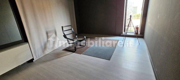 Almacén de 4 habitaciónes en Venegono Inferiore, Italy No. 80353 2