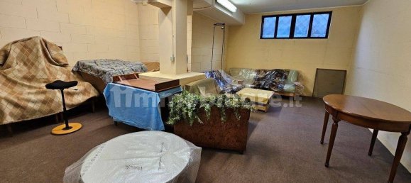 Almacén de 4 habitaciónes en Venegono Inferiore, Italy No. 80353 7