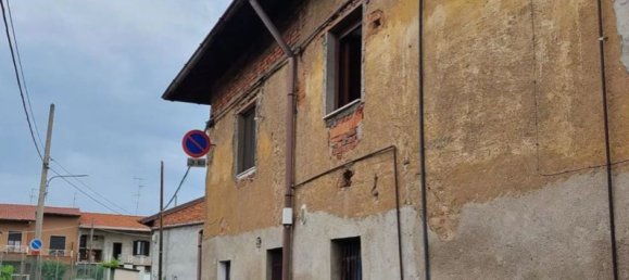 Квартира с 3 комнатами в Бусто Арсицио, Италия № 1663 3