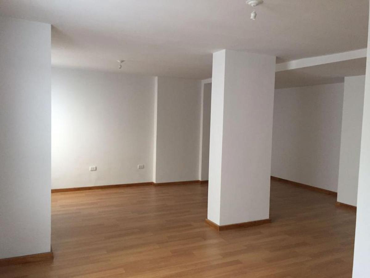 Oficina en Córdoba, Argentina 4800 m² No. 26789