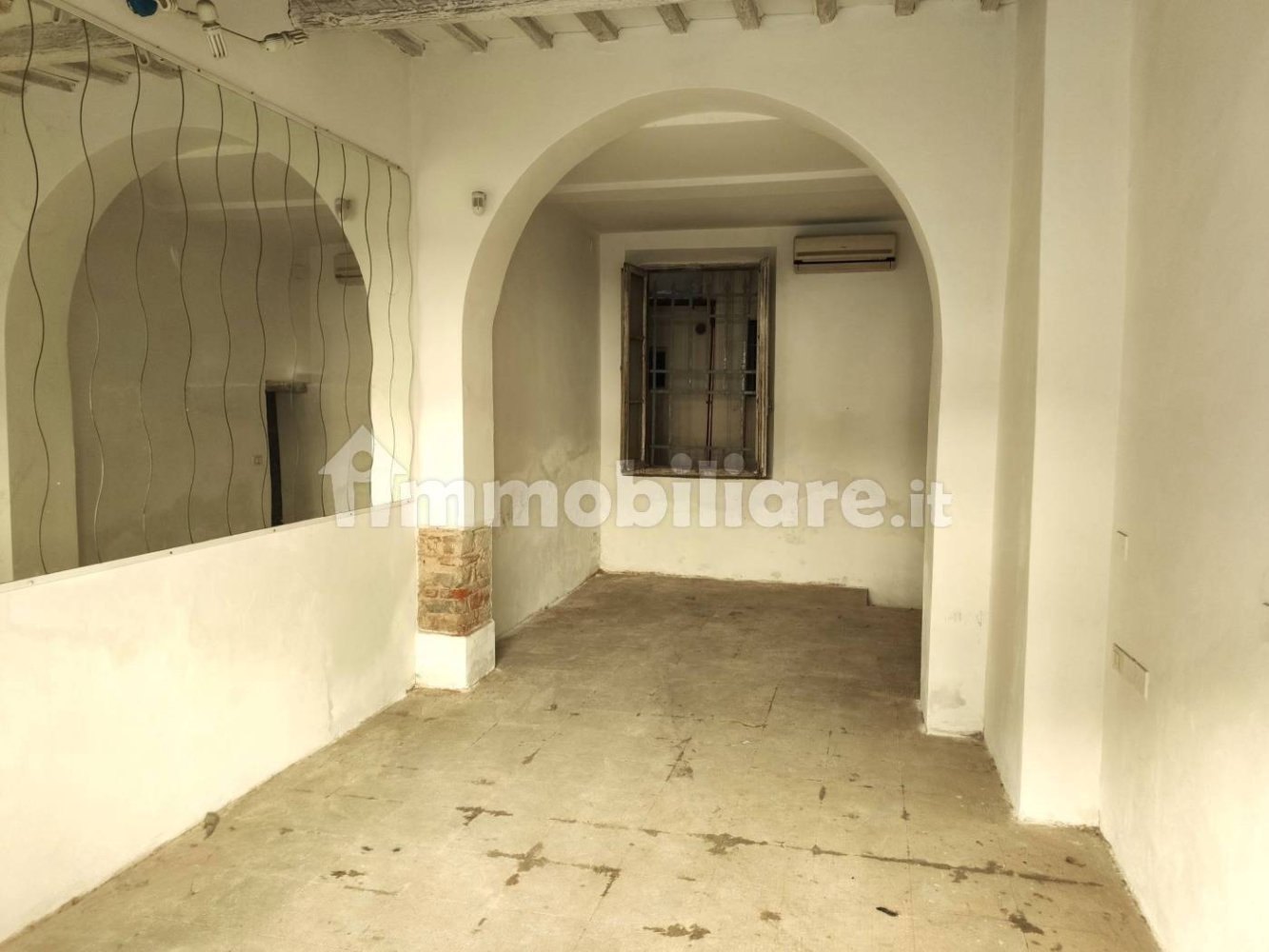 2-salle Propriété commerciale à Florence, Italy No. 267688