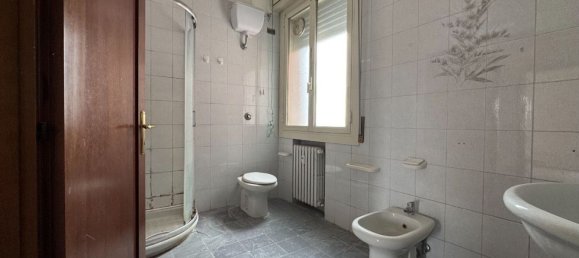 3 rooms Apartment in Modena, Italy No. 22748 27