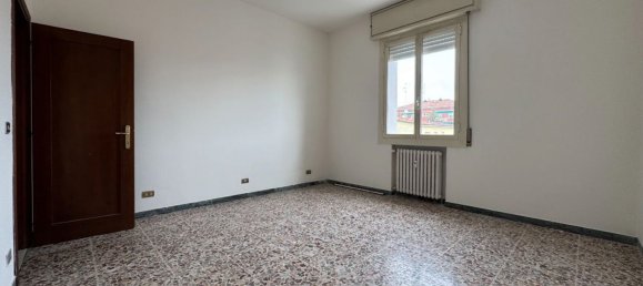 3 rooms Apartment in Modena, Italy No. 22748 10